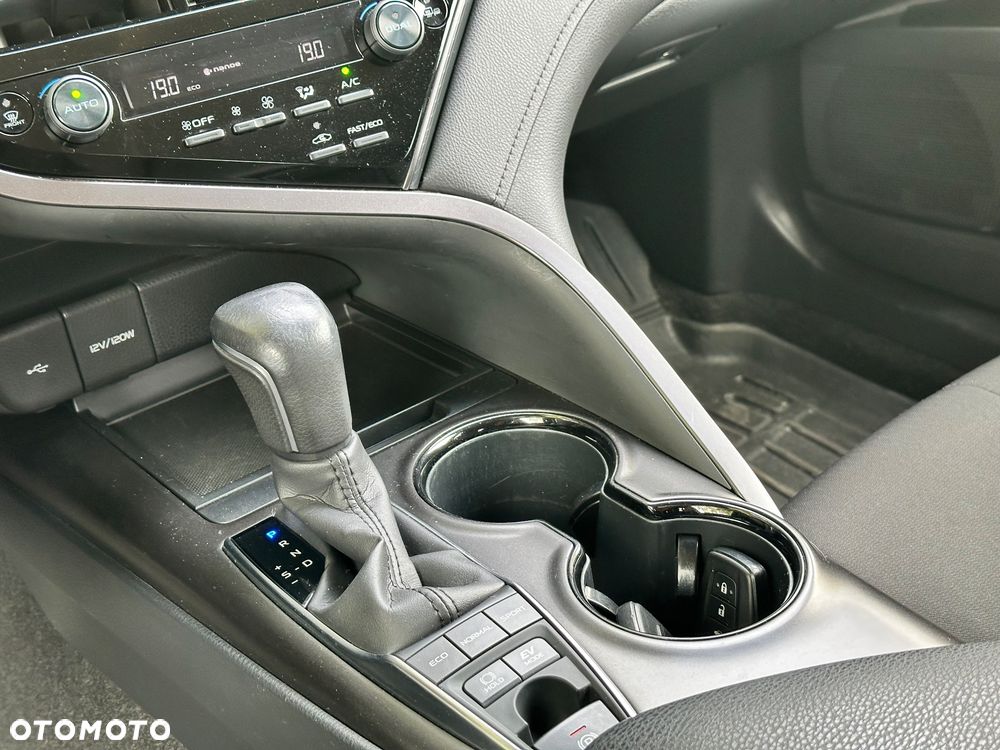 Toyota Camry 2.5 Hybrid Comfort CVT - 16