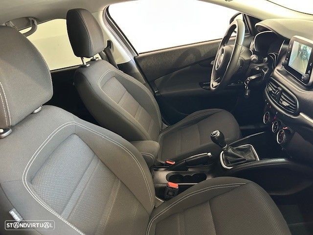 Fiat Tipo Station Wagon 1.3 M-Jet Lounge Tech J17 - 19