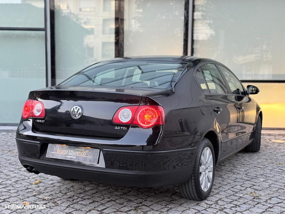 VW Passat 2.0 TDI Confortline - 9