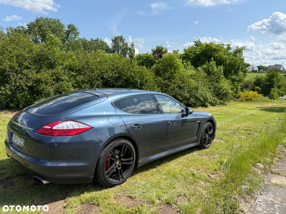 Porsche Panamera PDK Platinum Edition - 2