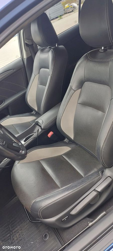 Toyota Avensis 1.8 Premium MS - 17