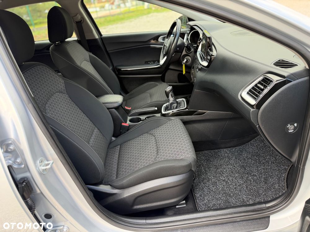 Kia Ceed - 11