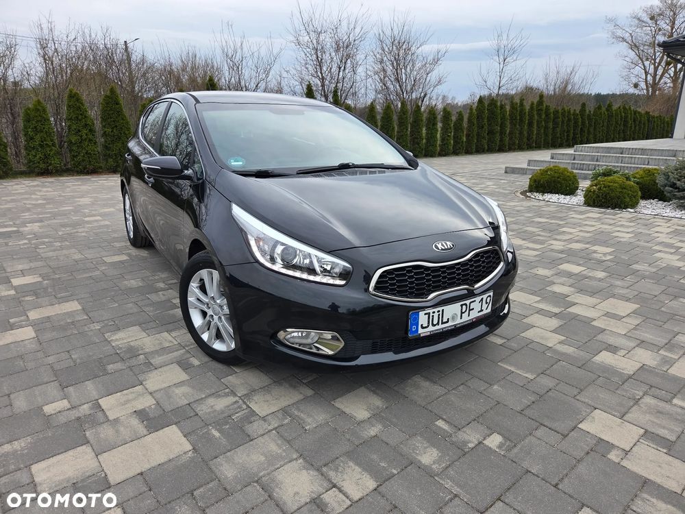 Kia Ceed 1.6 GDI ISG Dream Team Edition - 4