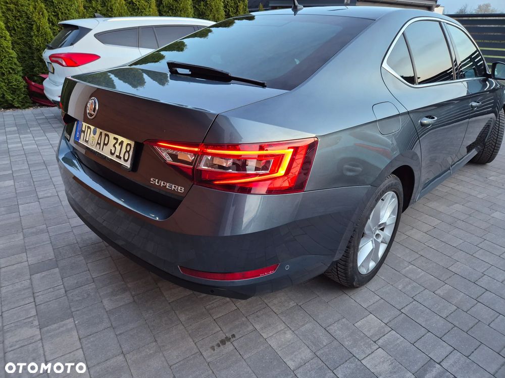 Skoda Superb 2.0 TDI Premium Edition - 27