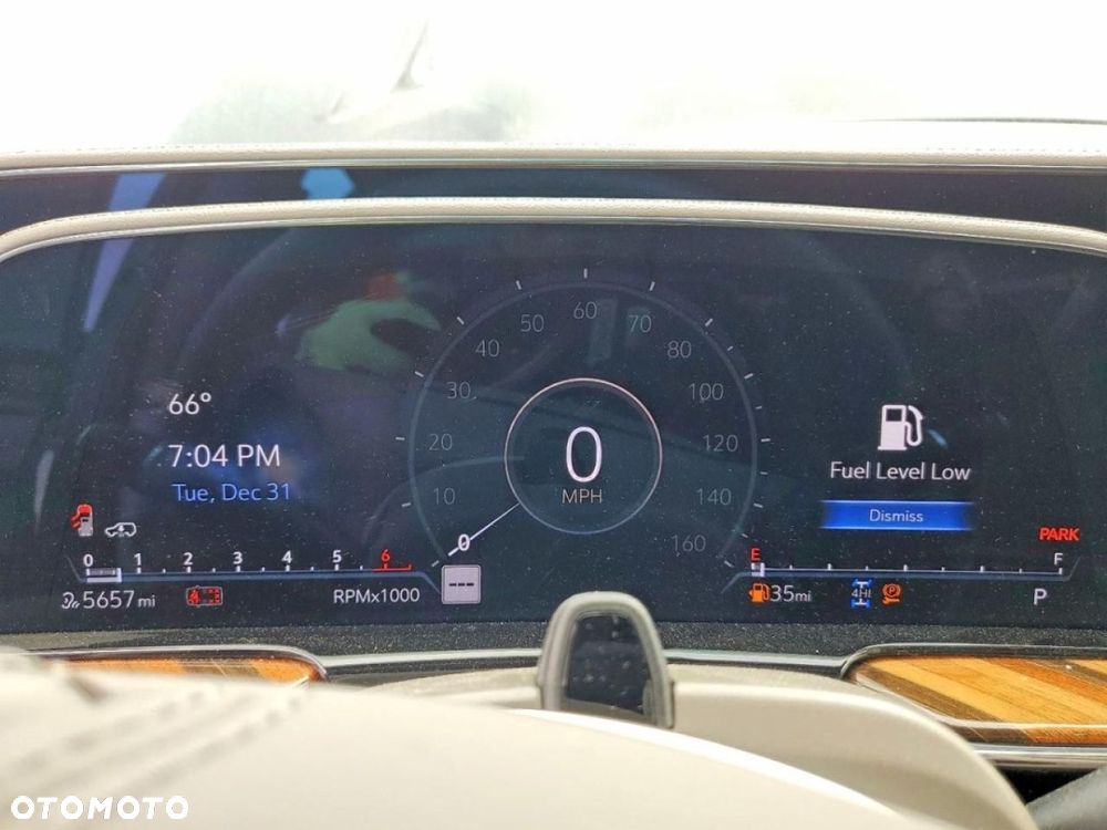 Cadillac Escalade - 11