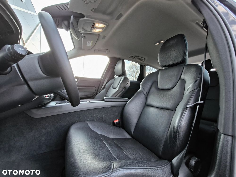 Volvo XC 60 B4 D Momentum Pro - 29