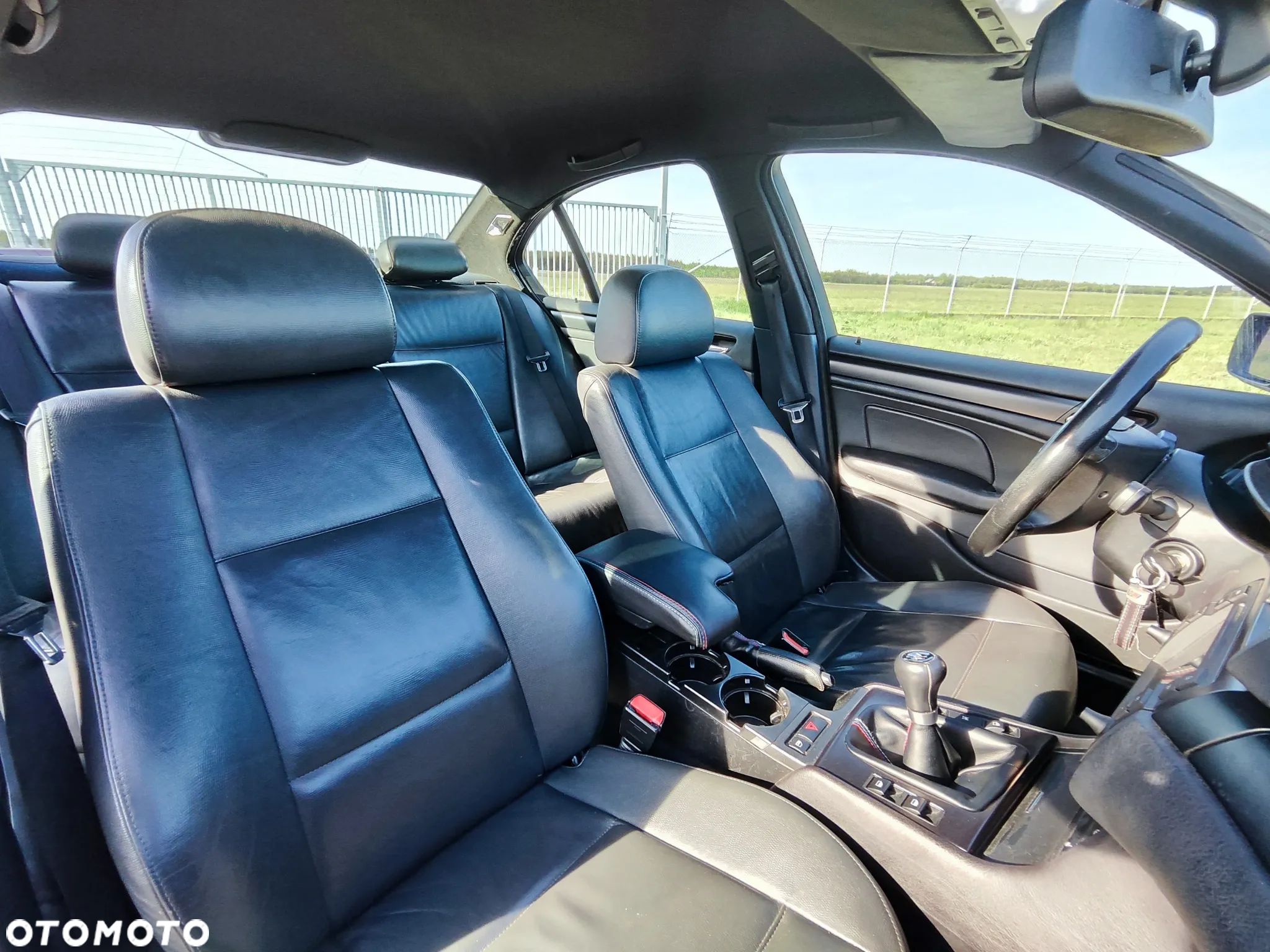 BMW Seria 3 330i - 28