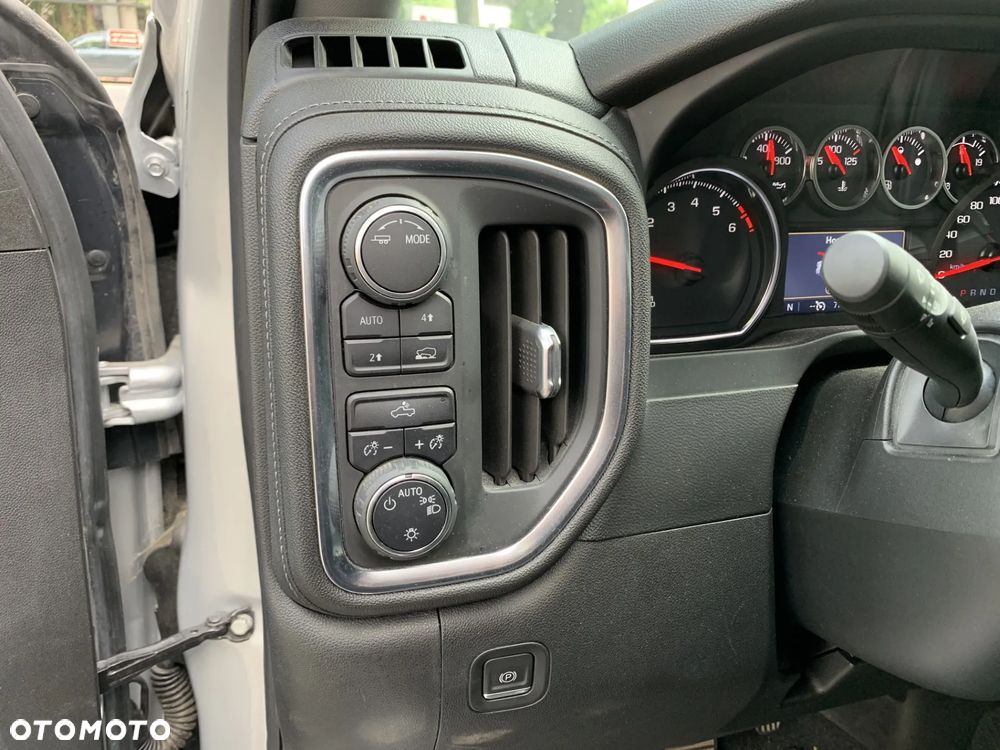 Chevrolet Silverado - 27