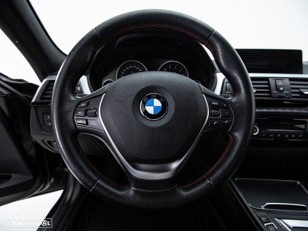 BMW 330 e iPerformance — fotografia 16
