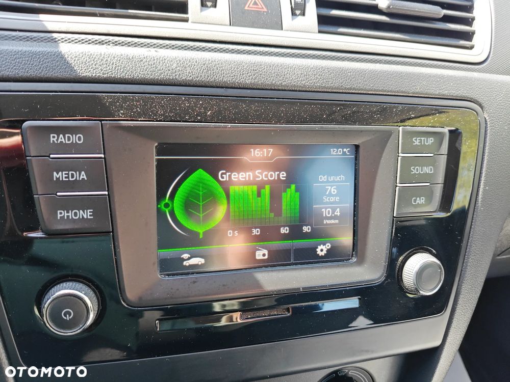 Skoda RAPID 1.2 TSI Ambition DSG - 25