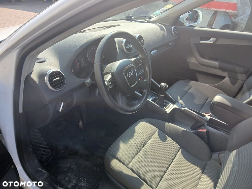 Audi A3 Sportback 1.6 TDI DPF Ambiente - 11