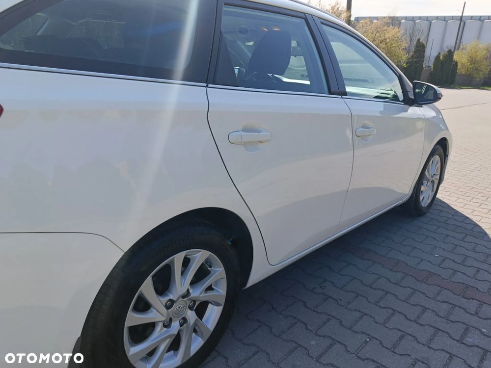 Toyota Auris 1.6 Prestige - 12