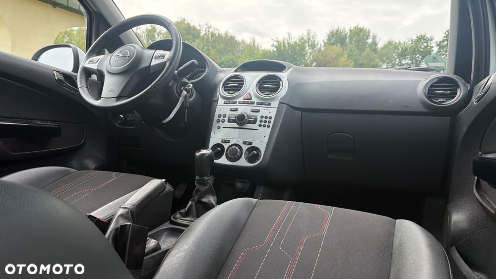 Opel Corsa 1.2 16V Cosmo - 8