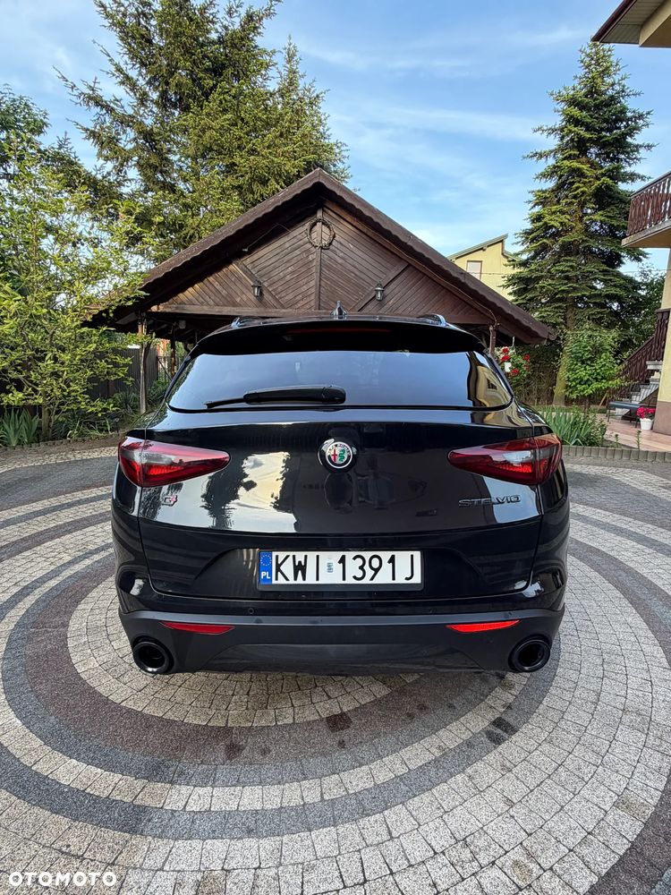 Alfa Romeo Stelvio 2.0 Turbo 16V AT8-Q4 Ti - 4