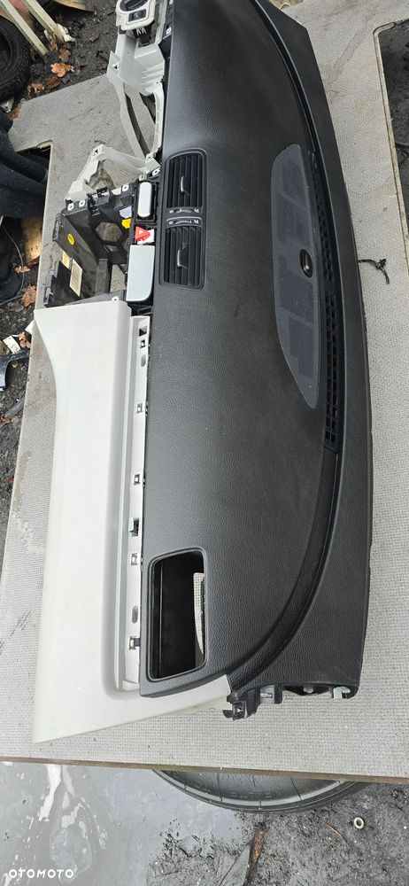 Konsola deska rozdzielcza kokpit Vw Passat B6 - 2