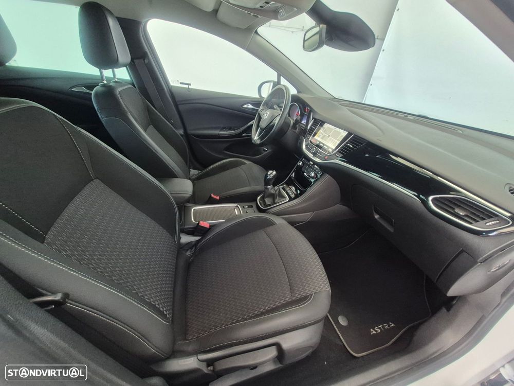 Opel Astra Sports Tourer - 21