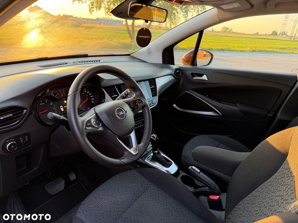 Opel Crossland X 1.2 T Design Line S&S - 9