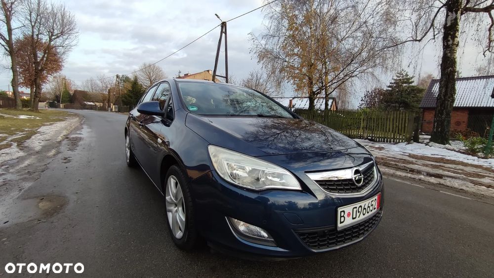 Opel Astra 1.4 Turbo 150 Jahre - 35