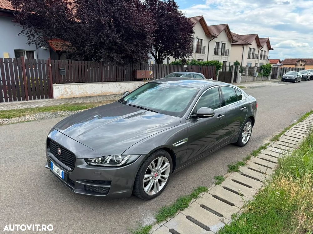 Jaguar XE - 1