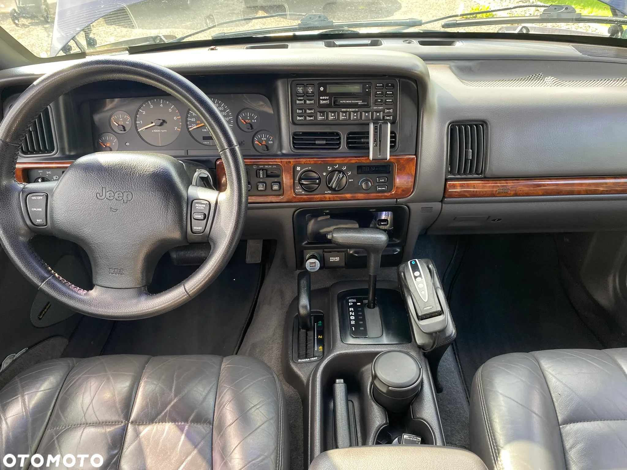 Jeep Cherokee 4.0 Limited - 28
