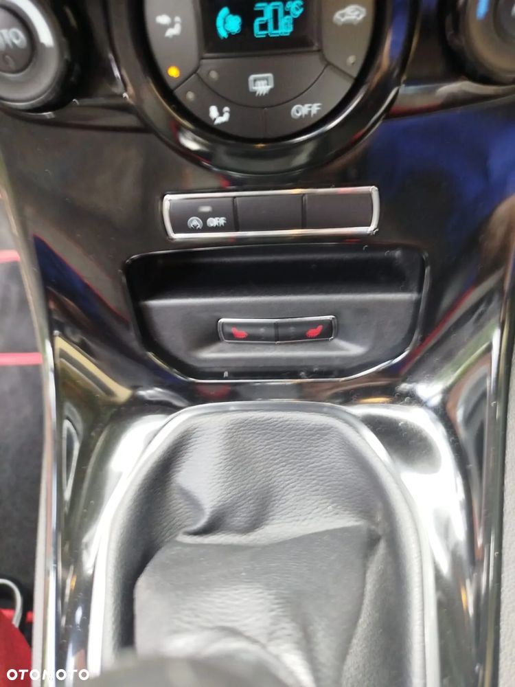 Ford Fiesta 1.0 EcoBoost S&S ST-LINE - 28