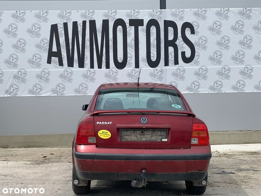 VW VOLKSWAGEN PASSAT 1997 *SAMOCHÓD NA CZĘŚCI* 1616 MASKA, LAMPA, DRZWI, LUSTERKO, ZDERZAK, GRILL, BŁOTNIK, KLAPA, BELKA, DESKA, FOTELE, KANAPA, ĆWIARTKA KIEROWNICA, TARCZE, ZACISKI, ZAWIESZENIE, KOMPLETNY PRZÓD, KOMPLETNY TYŁ, LICZNIK, ZEGARY, PRAWE LEWE PRZÓD TYŁ - 4