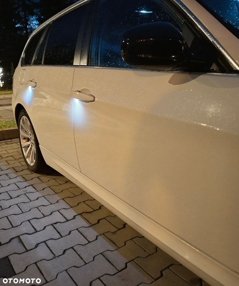 BMW Seria 3 325i xDrive - 24