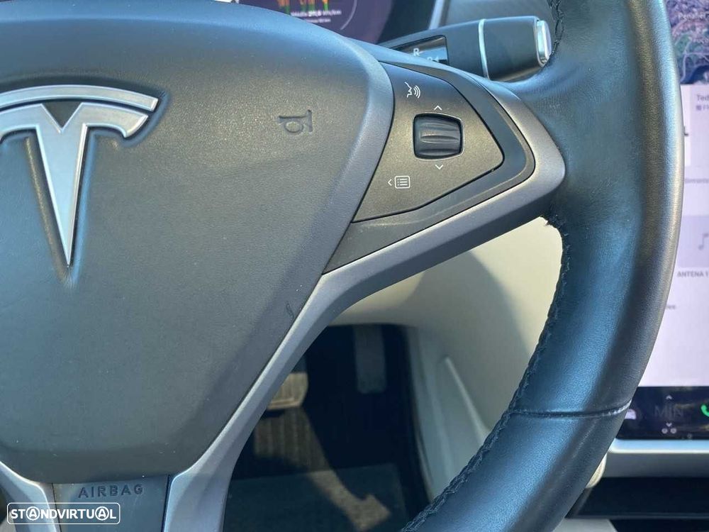 Tesla Model S - 12