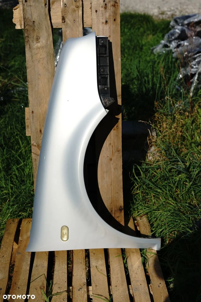 Błotnik przód przedni prawy VW Golf IV LB7Z - 1