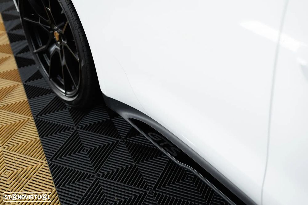 Porsche Taycan Sport Turismo GTS - 13
