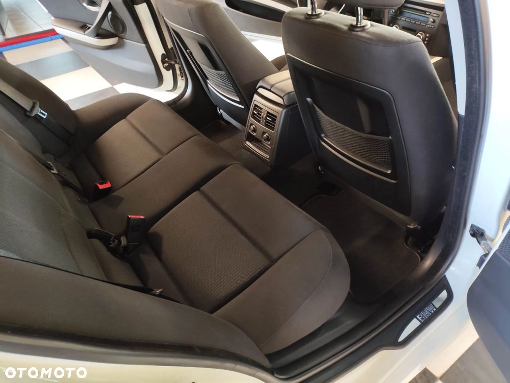 BMW Seria 3 318i - 14