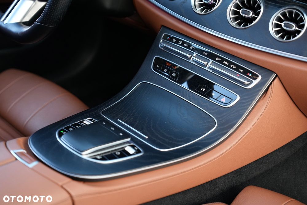 Mercedes-Benz Klasa E 220 d 4Matic 9G-TRONIC AMG Line - 32