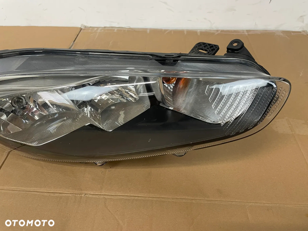 FORD FIESTA MK7 LIFT LAMPA PRAWA PRAWY PRZÓD PRZEDNIA C1BB-13W029-AF