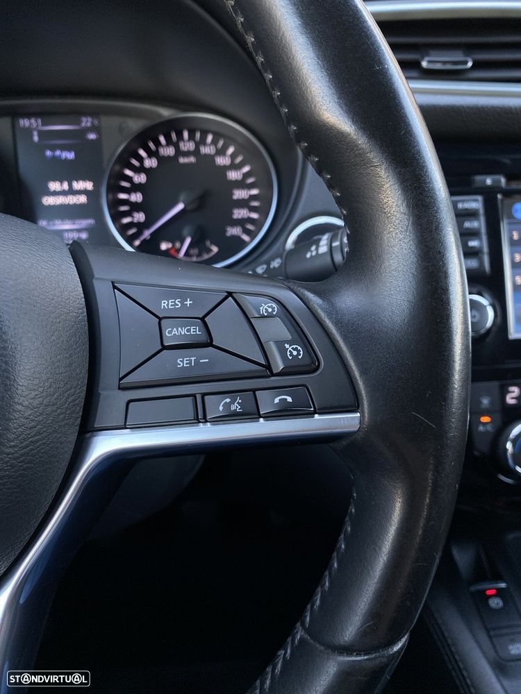 Nissan Qashqai 1.5 dCi N-Connecta 18 - 19