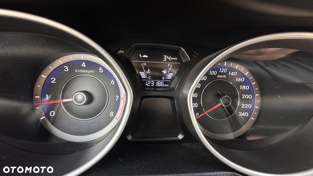 Hyundai Elantra - 9