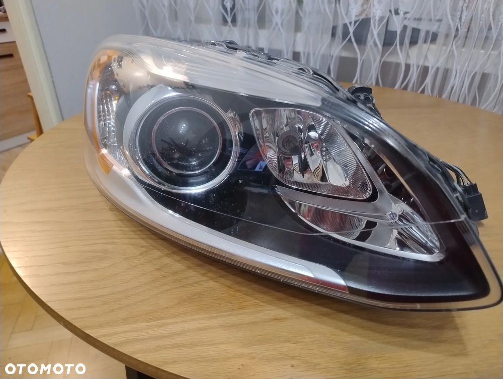 Lampa prawa Volvo XC60 USA 2013-2017 - 2