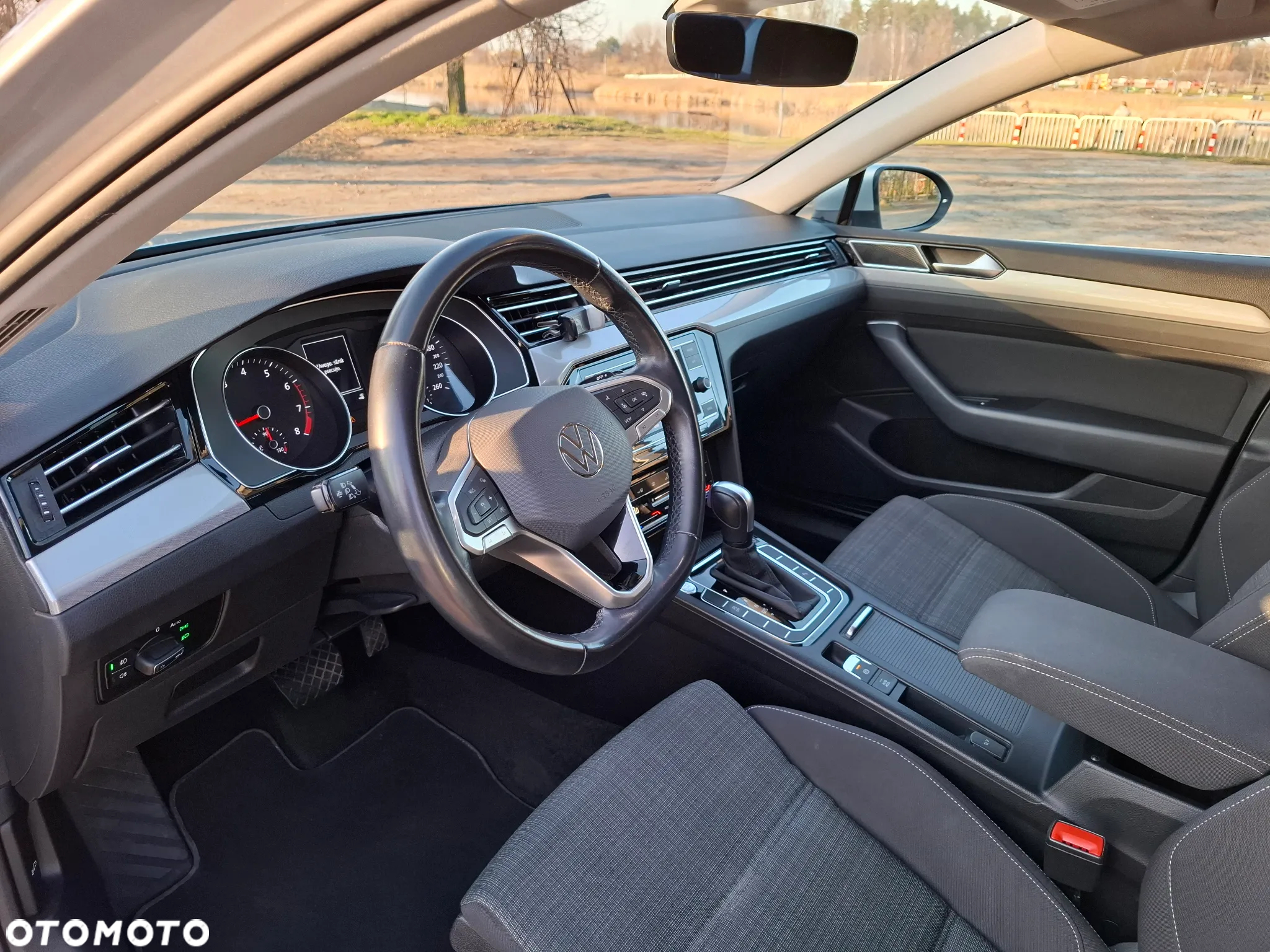 Volkswagen Passat - 11