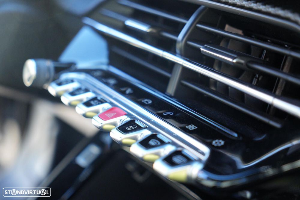 Peugeot 2008 1.2 PureTech GT EAT8 - 32