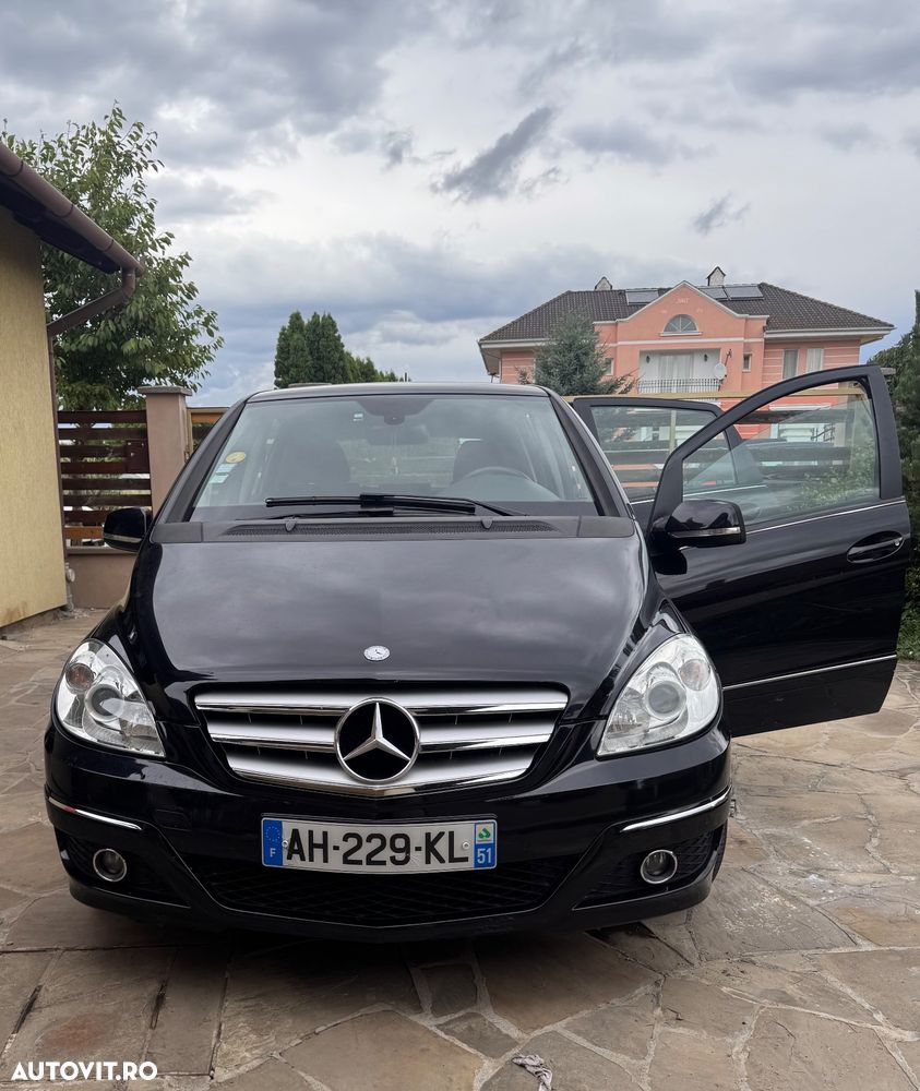 Mercedes-Benz EQB - 7