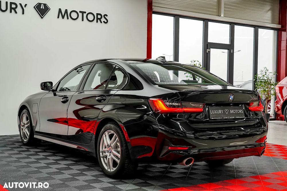 BMW Seria 3 330e Aut. - 12