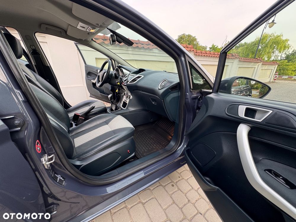 Ford Fiesta - 23