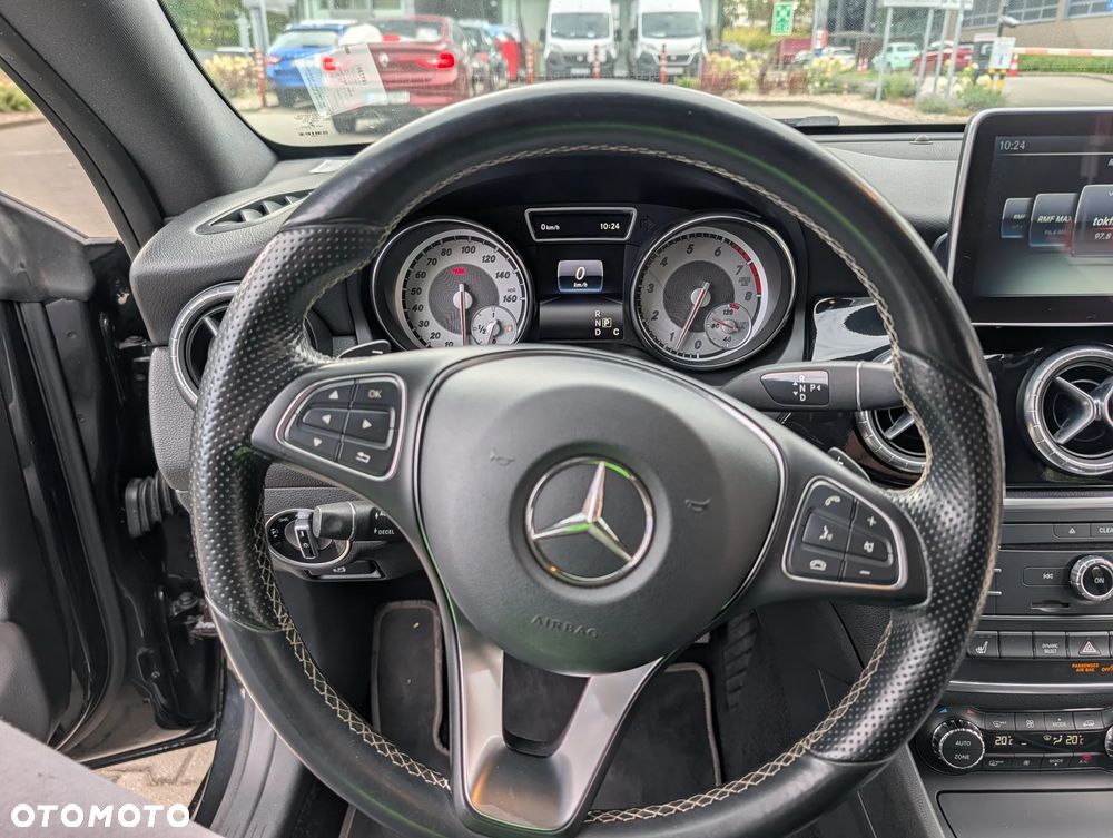 Mercedes-Benz CLA 250 4-Matic - 12