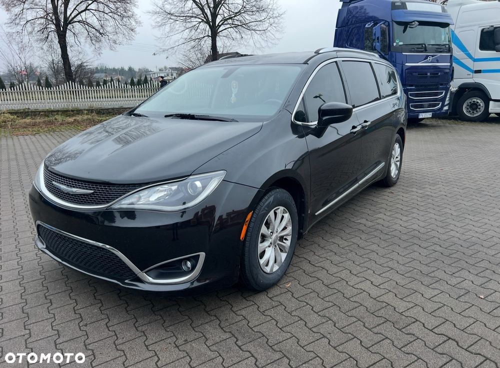 Chrysler Pacifica - 30