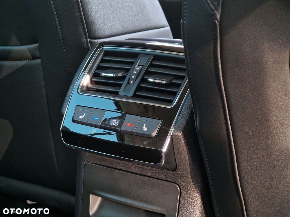 Skoda Superb 2.0 TDI SCR 4x4 L&K DSG - 17