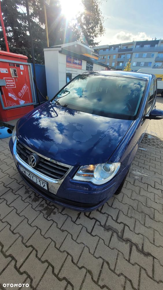 Volkswagen Touran 1.9 TDI DPF BlueMot Conceptline - 4