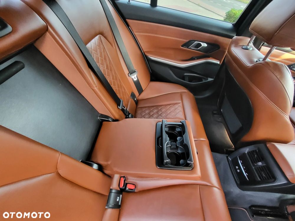 BMW Seria 3 318d Sport Line - 27