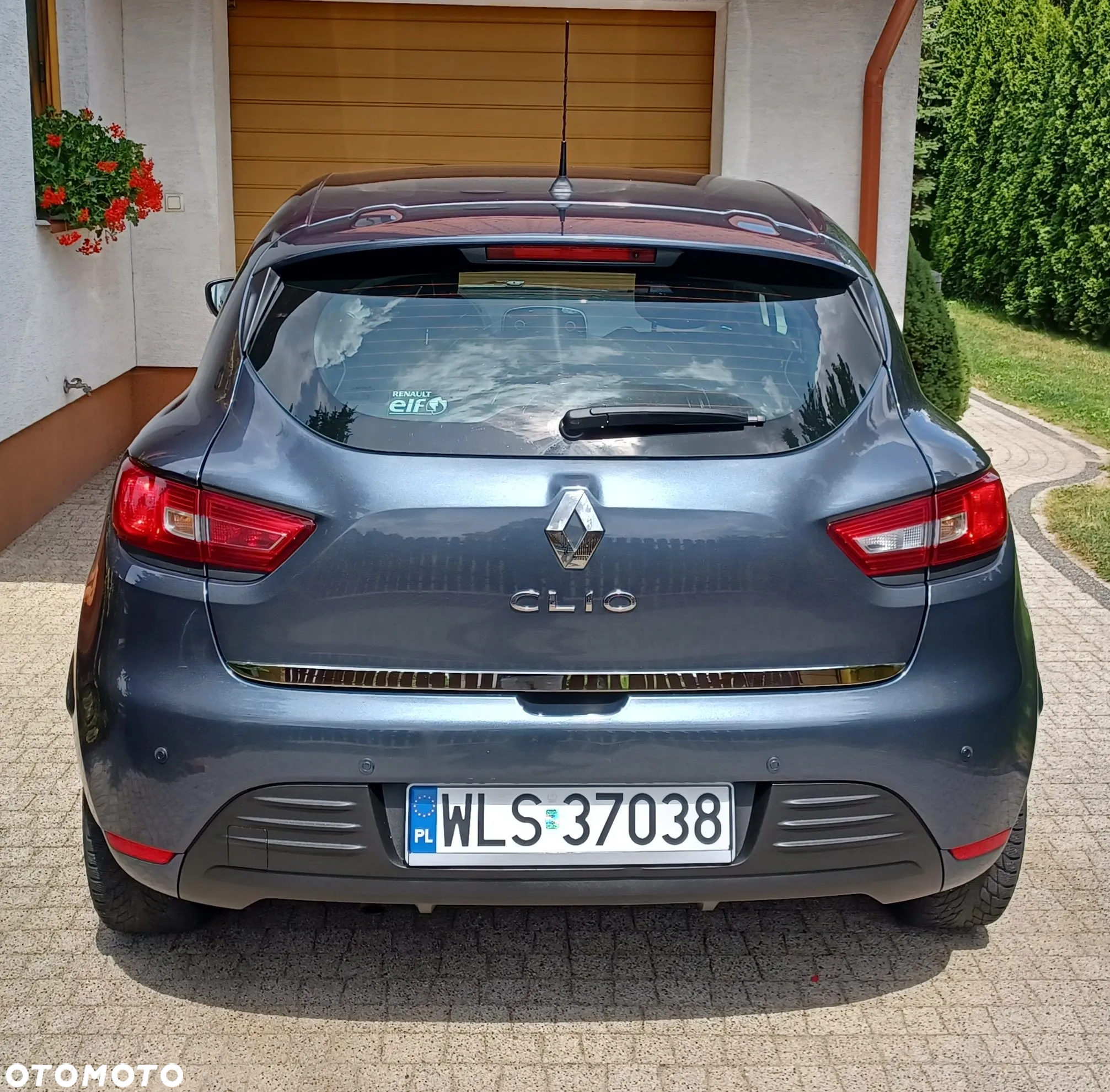 Renault Clio 1.2 16V 75 Life - 9
