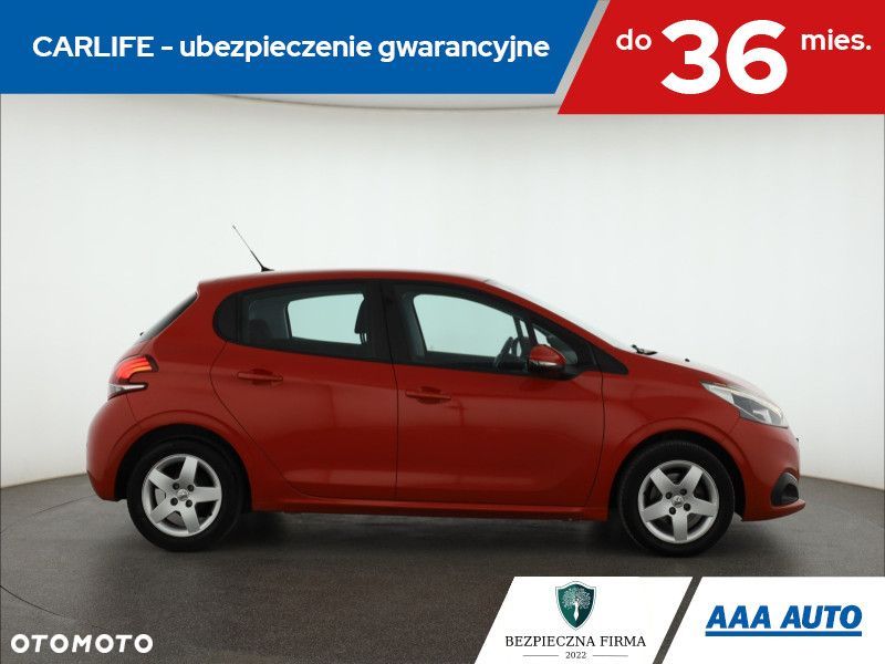 Peugeot 208 - 8