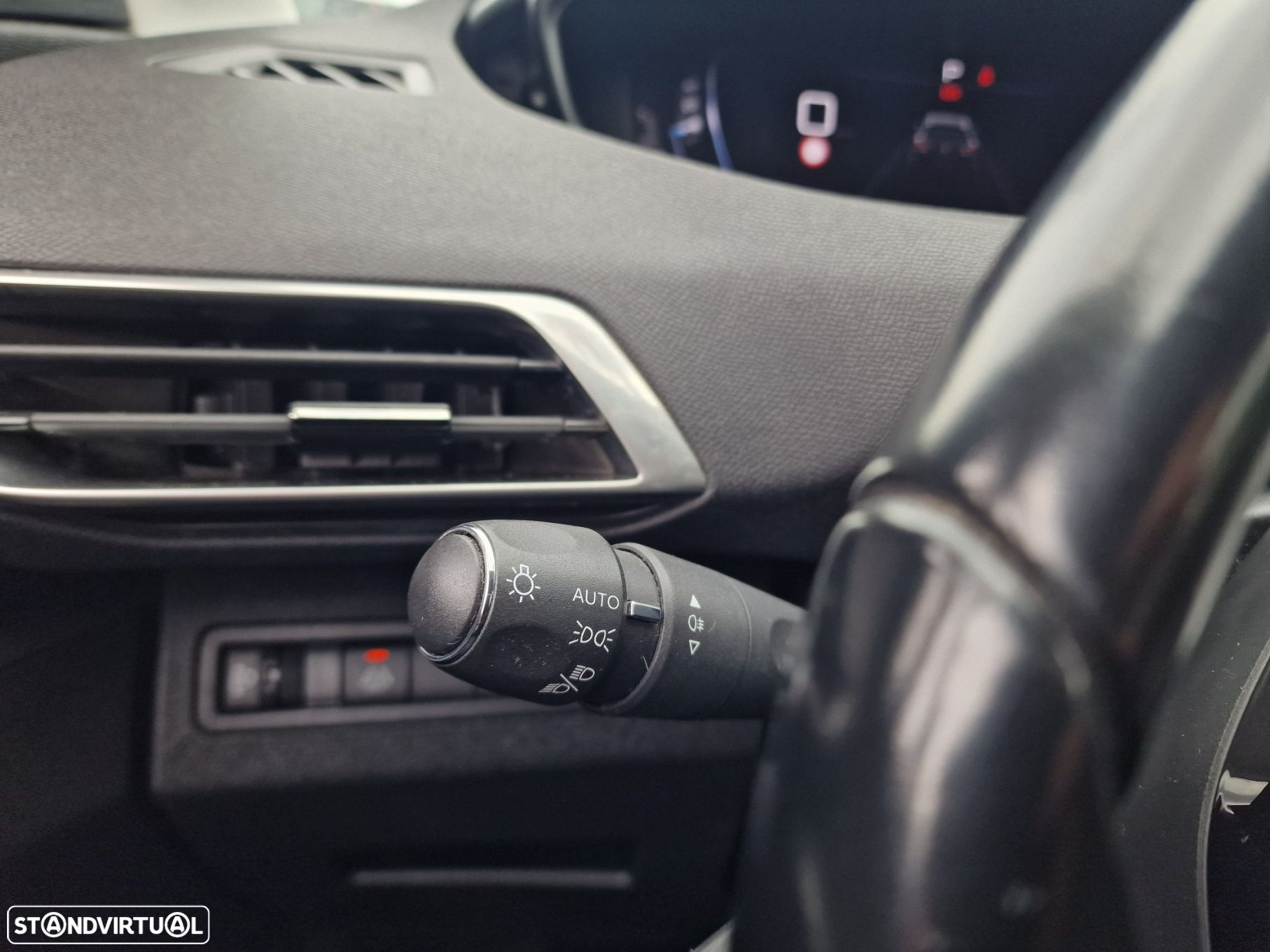 Peugeot 5008 1.5 BlueHDi Allure EAT8 - 23