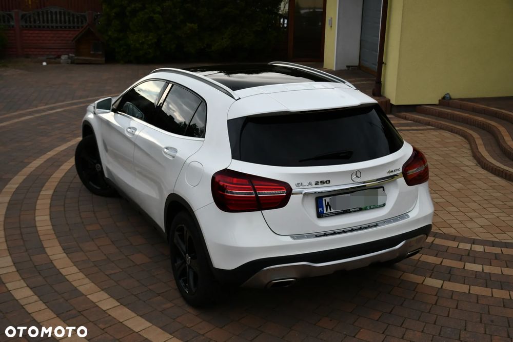 Mercedes-Benz GLA 250 4-Matic AMG Line - 14
